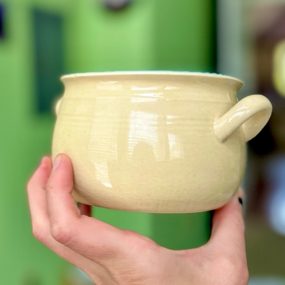 Vintage Cottagecore Farmhouse Barn Village Country Kitchen Bowl With Handles - Picture 4 of 6